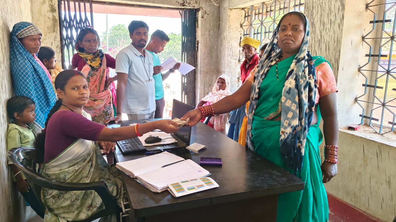 बिहान योजना से बदली बस्तर की नवती दीदी की किस्मत संघर्ष से स्वावलंबन तक का सफर