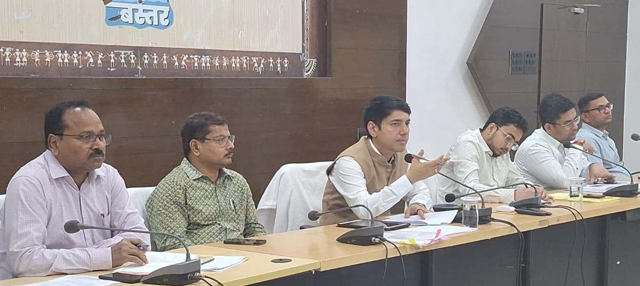 कलेक्टर ने बस्तर मैराथन और ट्राइबल गेम्स की तैयारियों पर दिया जोर