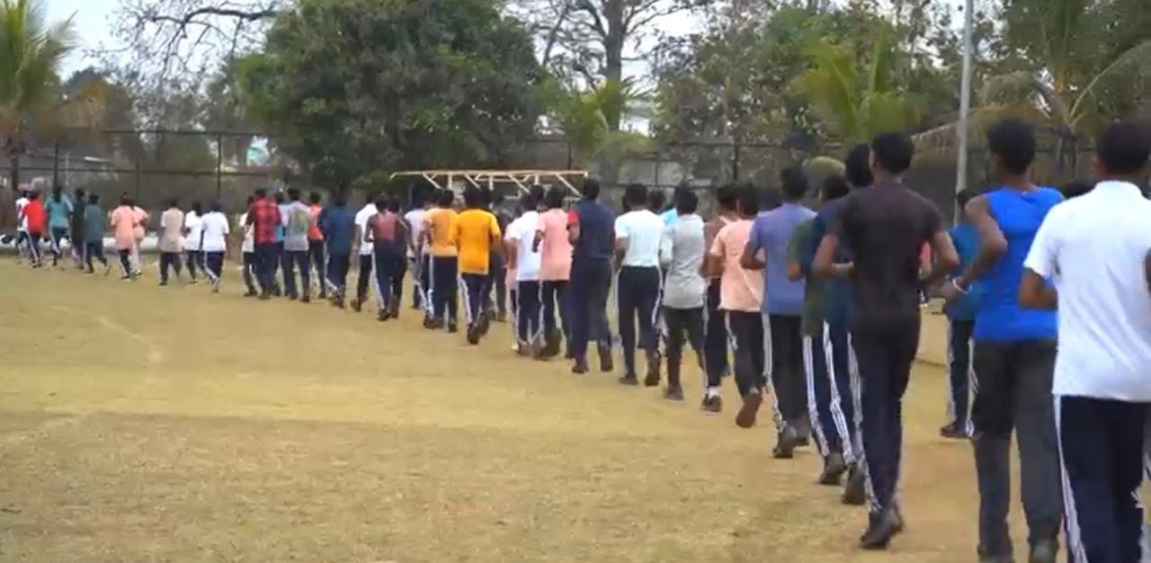 अब शांति और विकास की दौड़ लगाएंगे पुनर्वासित जन   हिंसा का राह छोड़, उम्मीदों की दौड़ बस्तर में नई पहचान की ओर   शांति, विश्वास और विकास-बस्तर हेरिटेज मैराथन का मजबूत संदेश   बस्तर की वादियों में गूँजेगी बदलाव की नई आहट, बस्तर हेरिटेज मैराथन को लेकर पुनर्वासित जन में अभूतपूर्व उत्साह