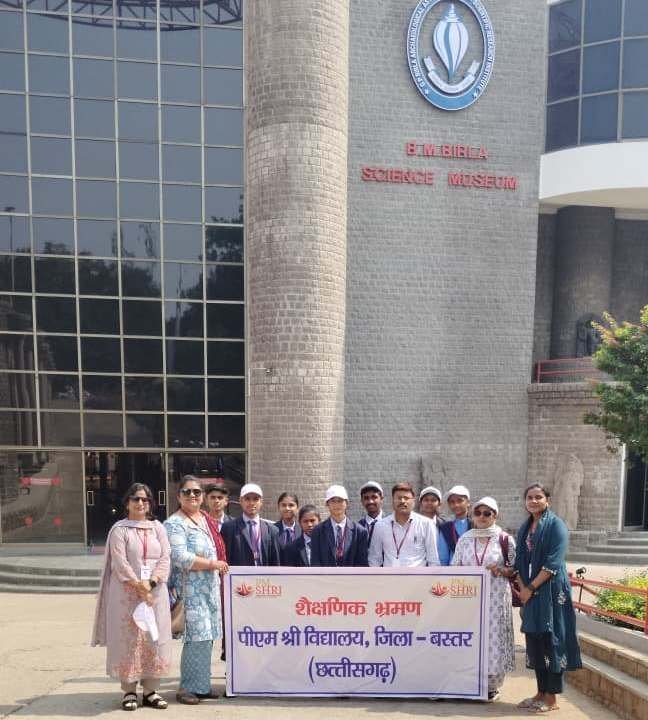 बस्तर के होनहारों ने नापा सफलता का आसमान   एक्सपोजर विजिट से लौटे छात्र-छात्राओं ने कलेक्टर से साझा किए अनुभव