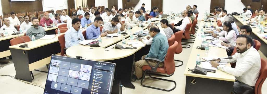 कलेक्टर ने समय-सीमा बैठक में गैस और पेट्रोलियम पदार्थों का वितरत और राजस्व शिविरों पर विशेष फोकस   गैस सिलेंडर की होम डिलीवरी को दी जाए प्राथमिकता- कलेक्टर  आकाश छिकारा