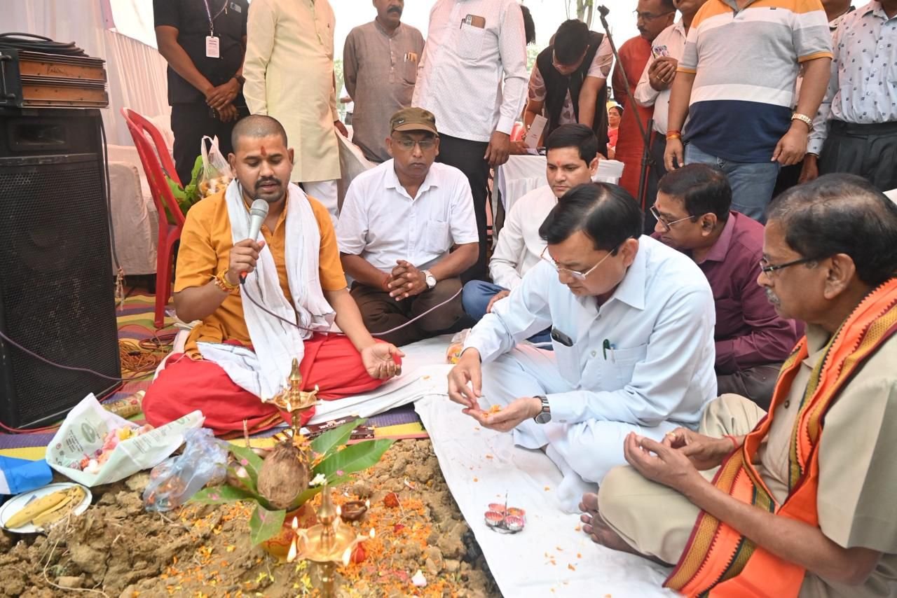 उद्योग मंत्री देवांगन ने श्री चंदपुरिहा कंसोधन वैश्य गुप्ता समाज को सामुदायिक भवन की दी सौगात