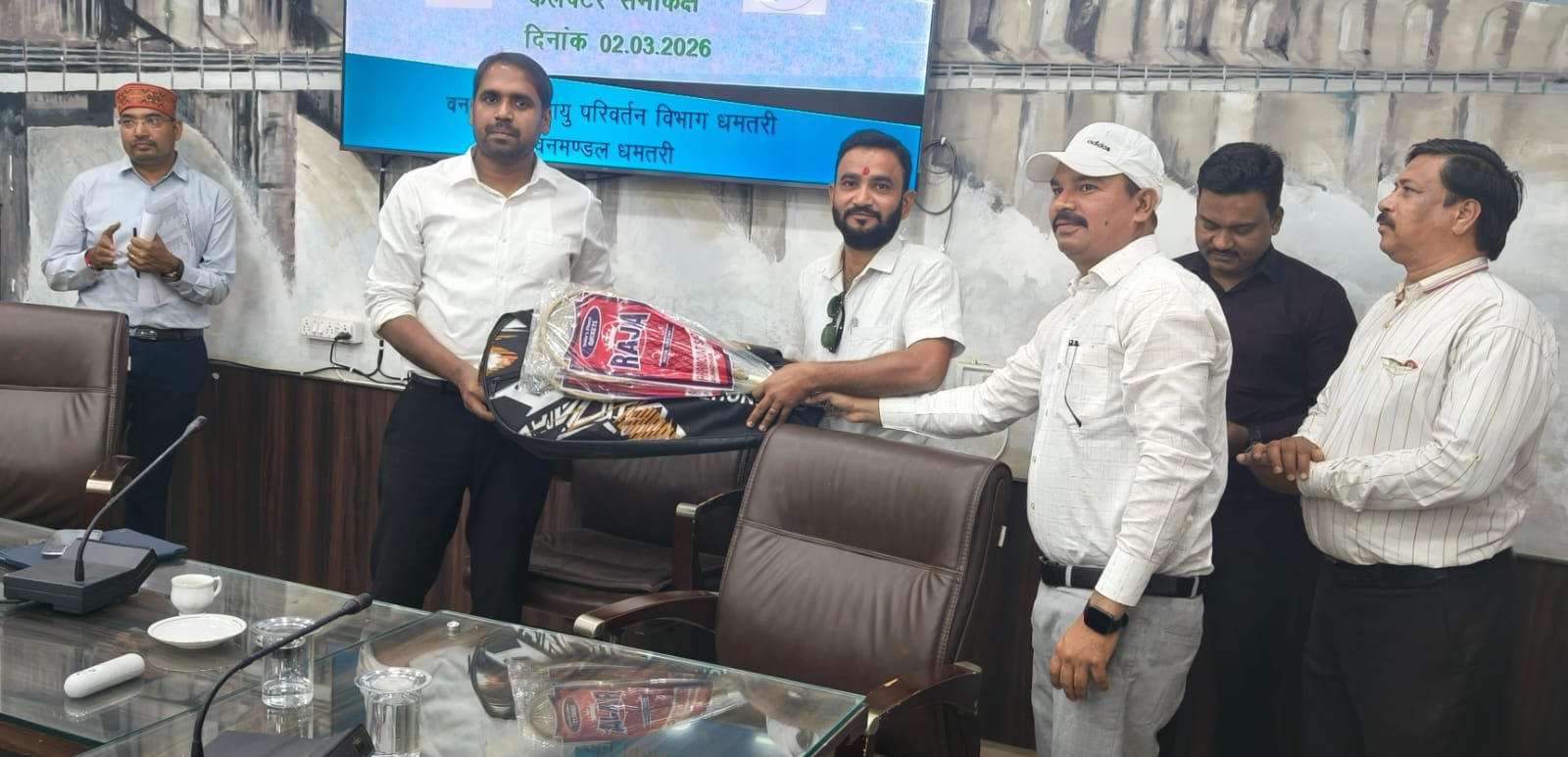 छत्तीसगढ़ क्रीड़ा प्रोत्साहन योजना : खेल प्रतिभाओं को मिलेगा नया संबल : क्रीड़ा प्रोत्साहन योजना के तहत 5 खेल परिसरों को सामग्री वितरण