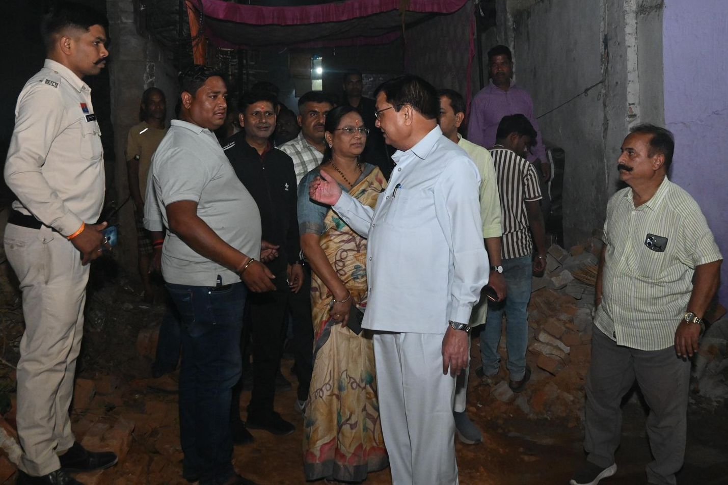 उद्योग मंत्री देवांगन ने शोकाकुल परिवार से मिलकर व्यक्त की गहरी संवेदना