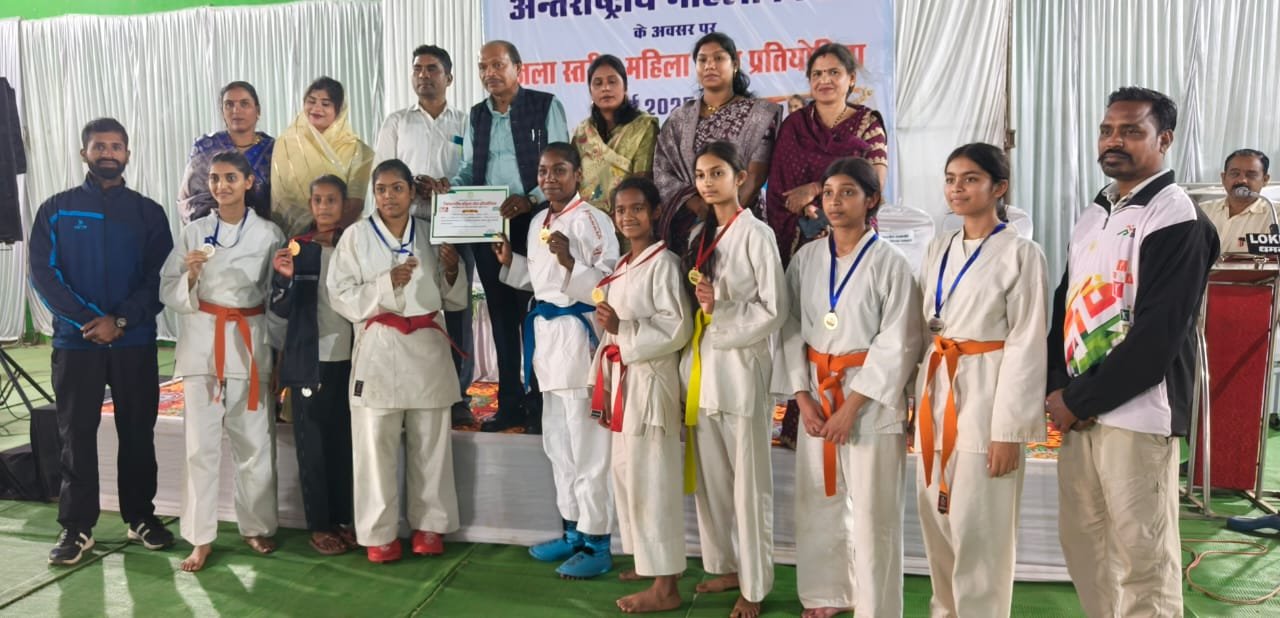 अंतर्राष्ट्रीय महिला दिवस पर धमतरी में खेल प्रतियोगिताओं का आयोजन, विजेताओं को किया गया सम्मानित