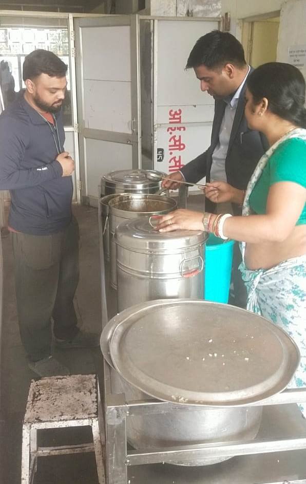 कलेक्टर ने जिला चिकित्सालय का किया आकस्मिक निरीक्षण