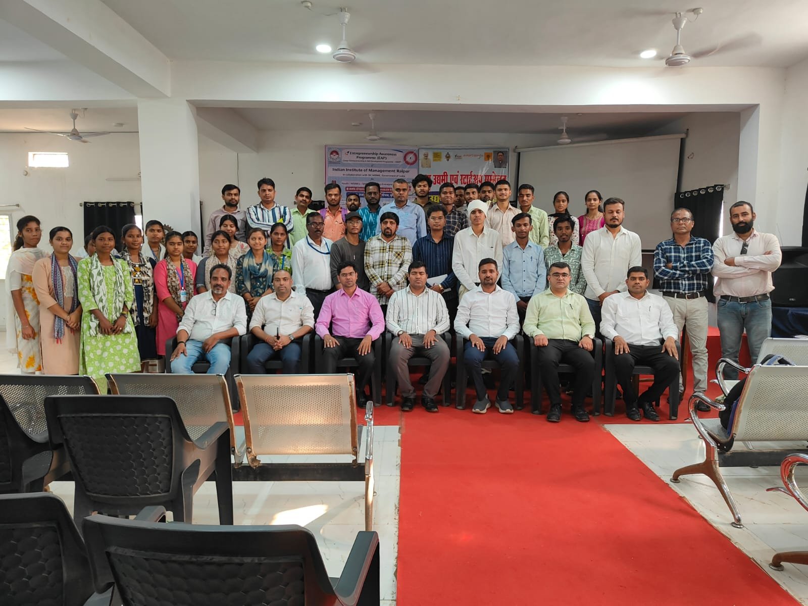 कुरूद में उद्यमिता जागरूकता कार्यक्रम, युवाओं को स्टार्टअप और स्वरोजगार की मिली जानकारी