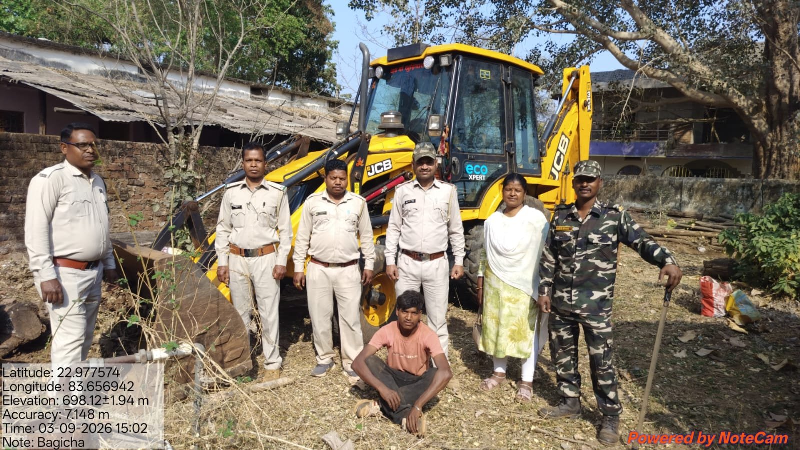वन भूमि पर अवैध कब्जे के प्रयास पर वन विभाग की त्वरित कार्रवाई, जेसीबी मशीन जब्त