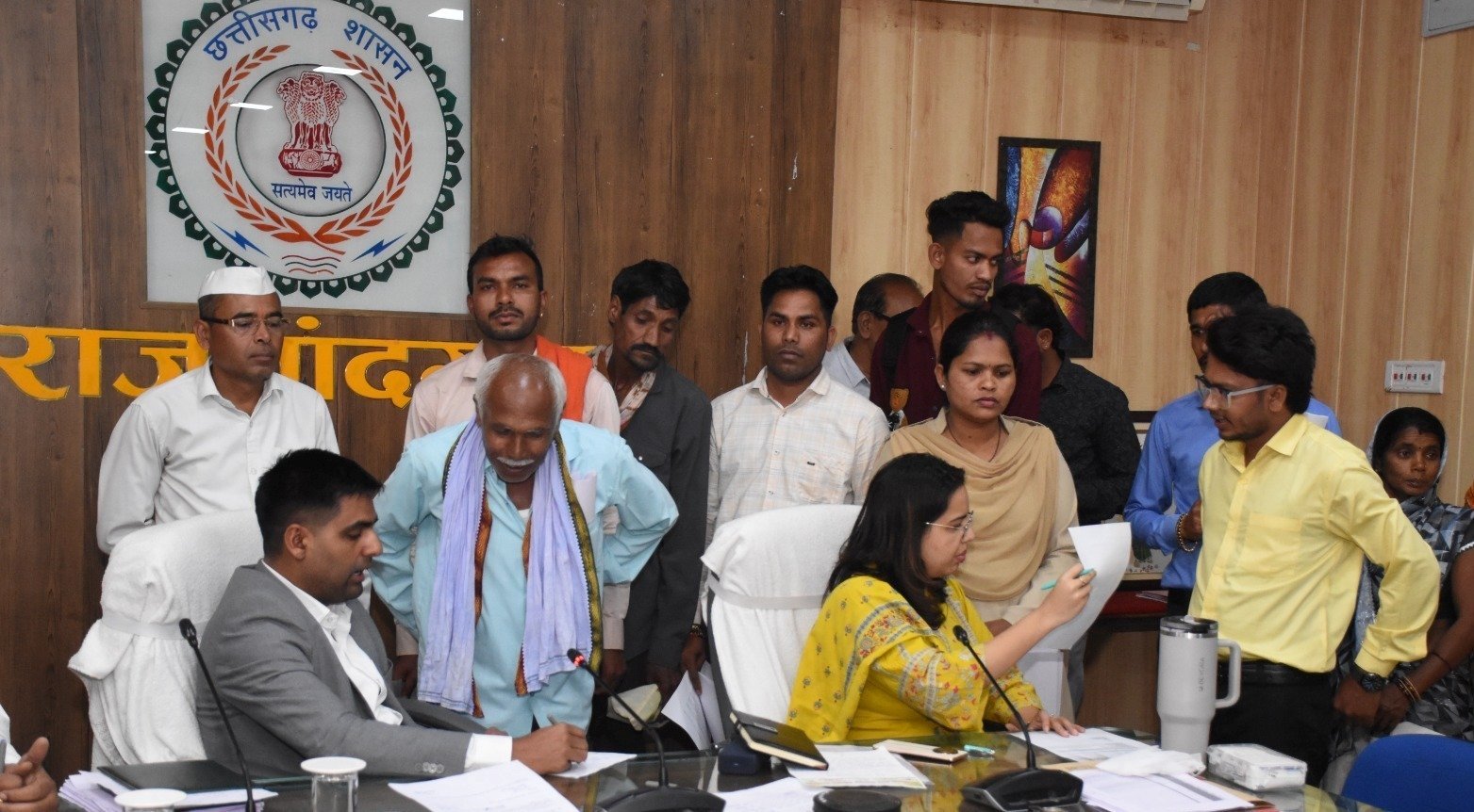 कलेक्टर ने जनदर्शन में गंभीरता से सुनी नागरिकों की समस्याएं