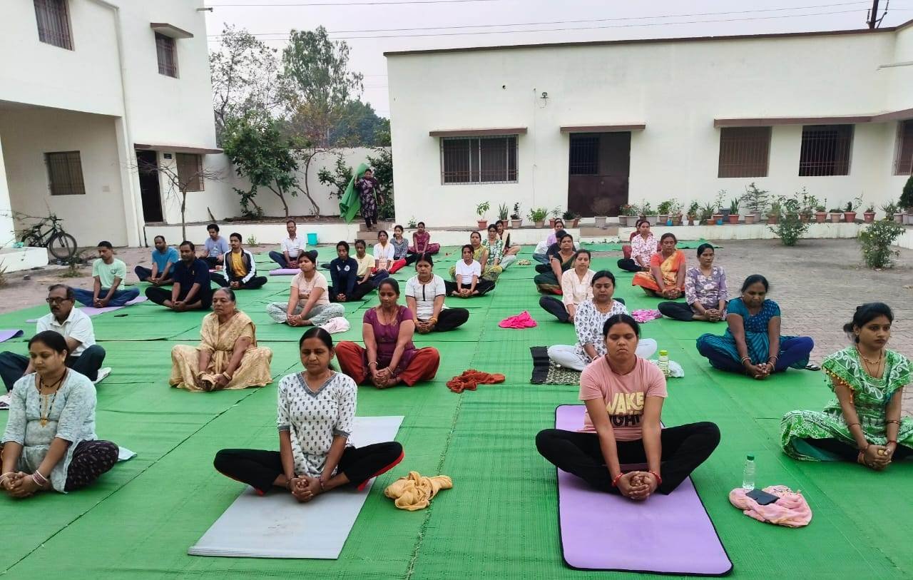 स्वस्थ जीवनशैली अभियान के तहत आयुष्मान आरोग्य मंदिरों (आयुष) में प्रतिदिन योग शिविर का आयोजन