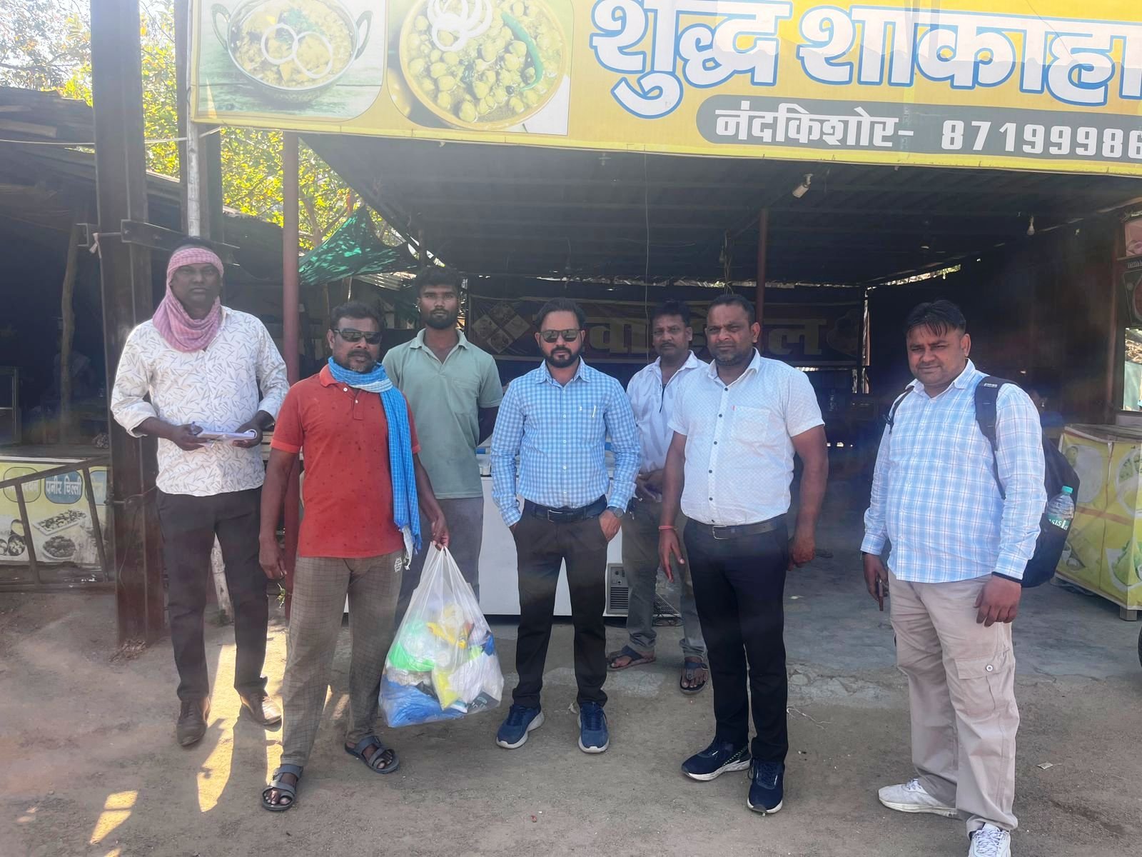 डोंगरगढ़ में प्रतिबंधित पॉलीथिन का उपयोग करने पर दुकानदारों पर लगया गया अर्थदण्ड