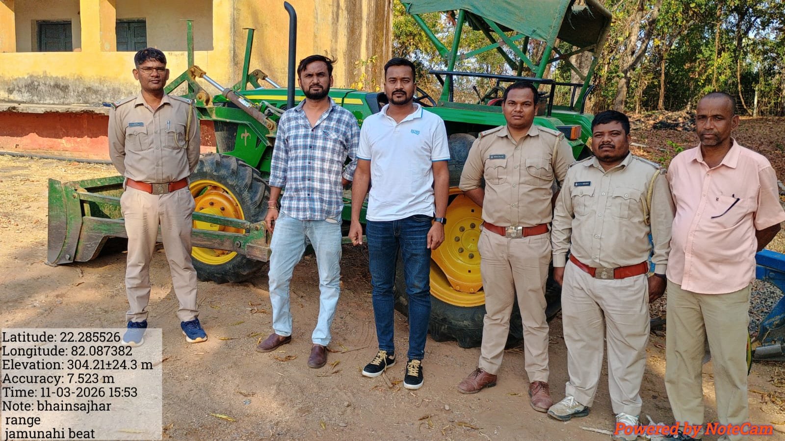 वन भूमि पर अवैध जुताई करते ट्रैक्टर जब्त