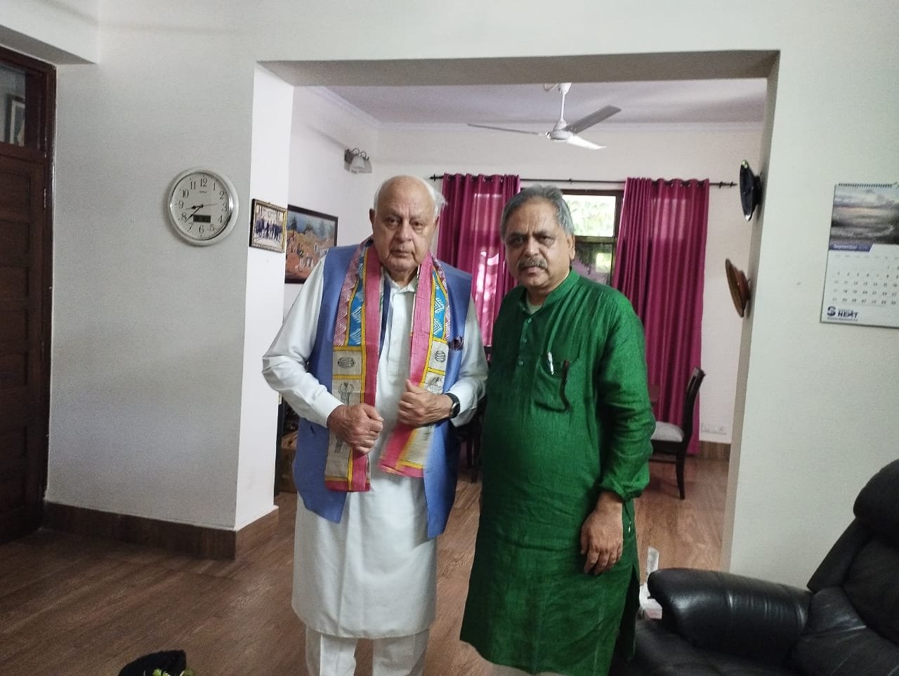 जाको राखे साईंयां मार सके न कोय फारुख अब्दुल्ला पर हमला उपन्यासकार शिव ग्वालानी ने की निंदा,फारुख अब्दुला कुछ साल पहले रायपुर आए थे शादी में शामिल होने शिव ग्वालानी के घर