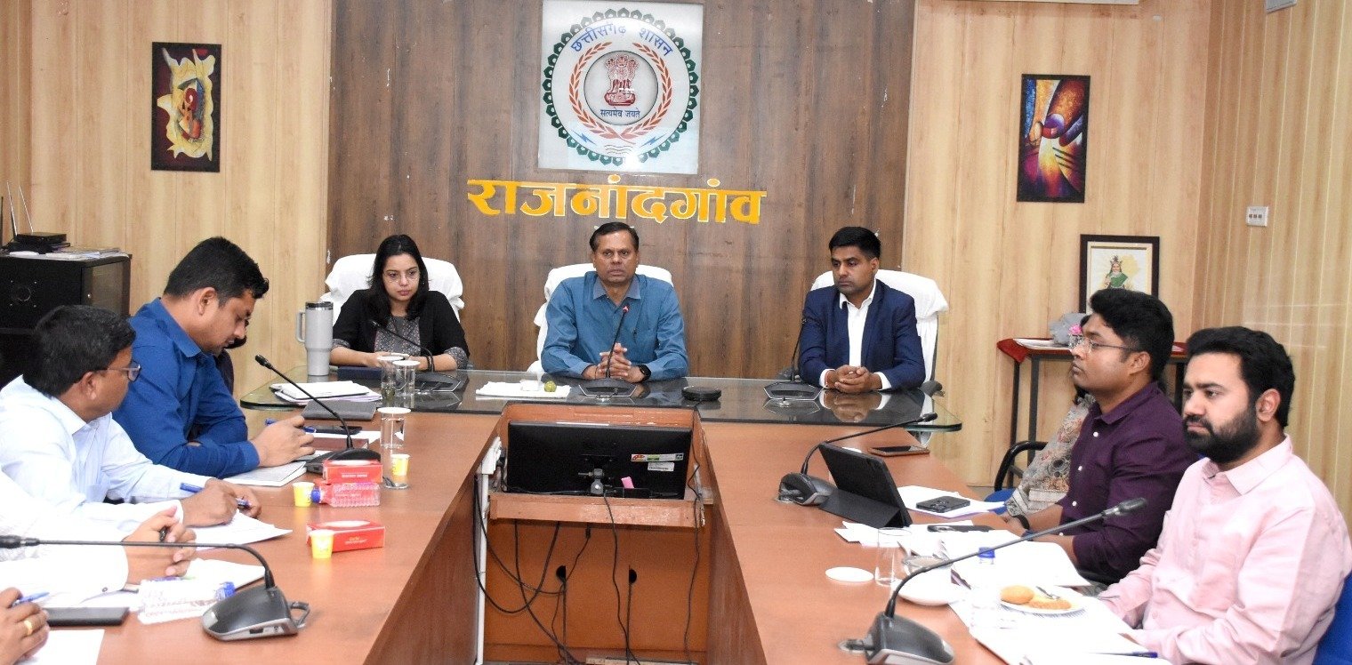 राजस्व न्यायालय के प्रकरणों में दोनों पक्षों की सुनवाई के बाद ही करें आदेश : संभागायुक्त