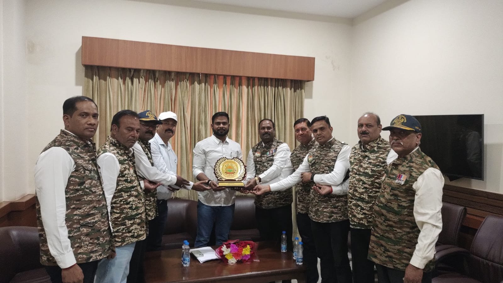 अर्ध सैनिक बल कल्याण बोर्ड के प्रस्ताव रखे जाने पर विधायक राम कुमार टोप्पो को पूर्व अर्ध सैनिकों ने दी बधाई