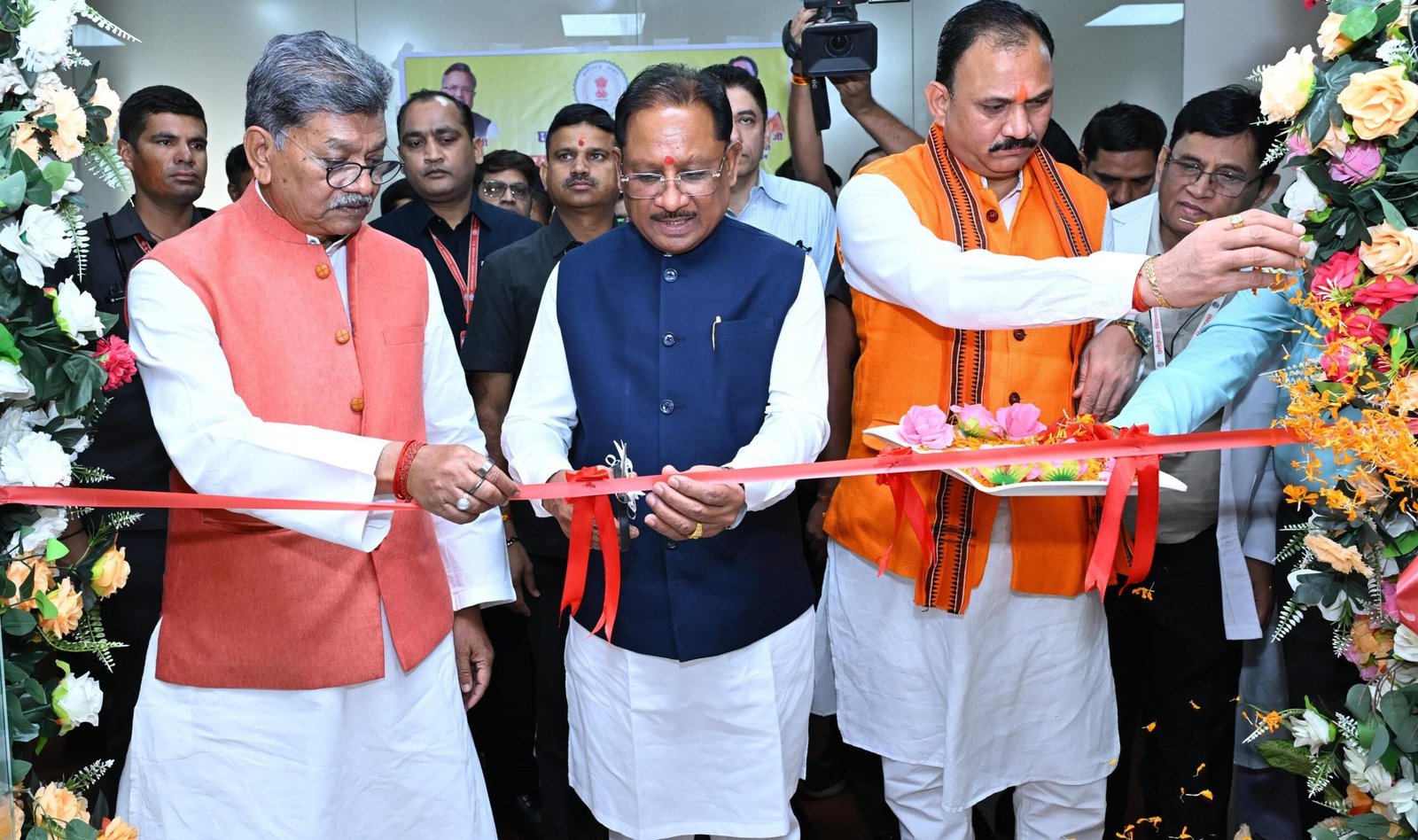 स्वास्थ्य के प्रति जागरूकता का संदेश: मुख्यमंत्री  विष्णुदेव साय ने विधानसभा परिसर में तीन दिवसीय स्वास्थ्य शिविर का किया शुभारंभ