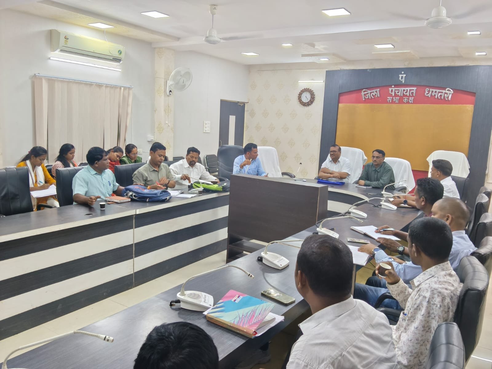 आत्मनिर्भरता दलहन मिशन के तहत धमतरी जिले का केन्द्रीय दल ने किया भ्रमण, चना फसल प्रदर्शन और बीज उत्पादन का लिया जायजा