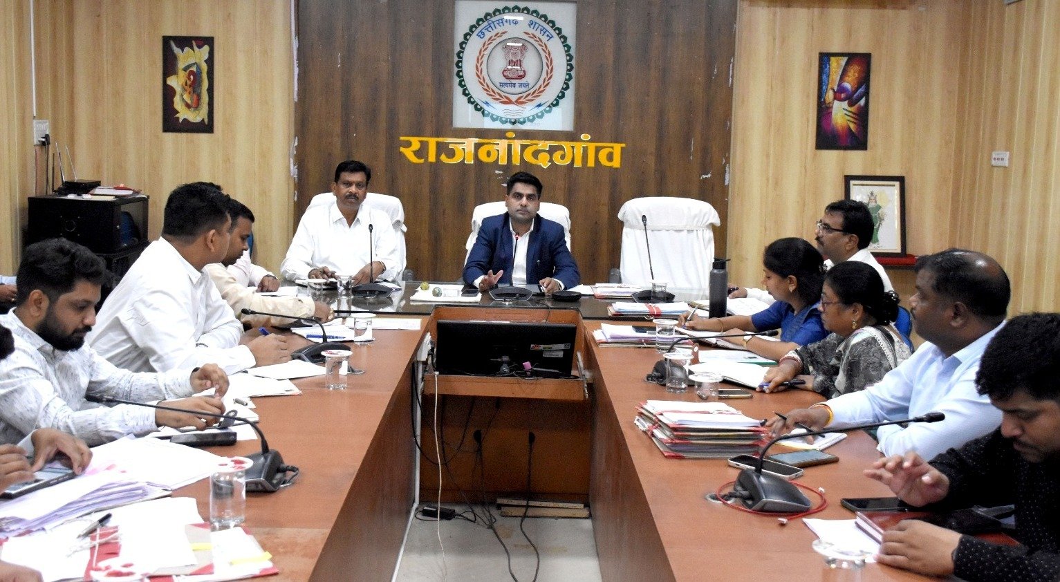 कलेक्टर ने साप्ताहिक समय-सीमा की बैठक ली