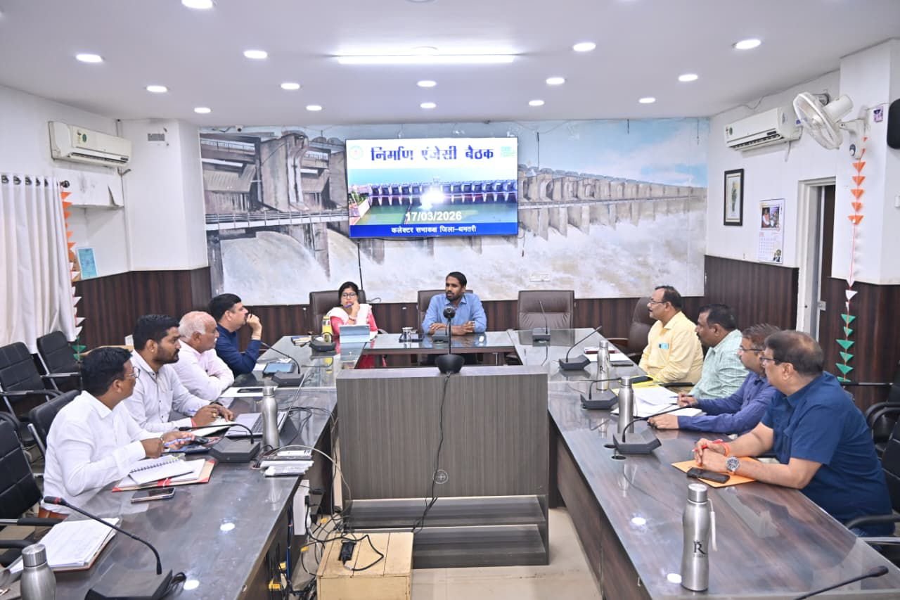 अधोसंरचना कार्यों की समीक्षा में सख्त निर्देश, धमतरी में विकास कार्यों को मिलेगी रफ्तार