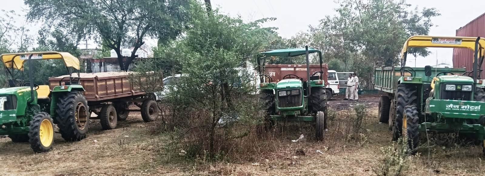 खनिजों के अवैध परिवहन पर की गई कार्रवाई