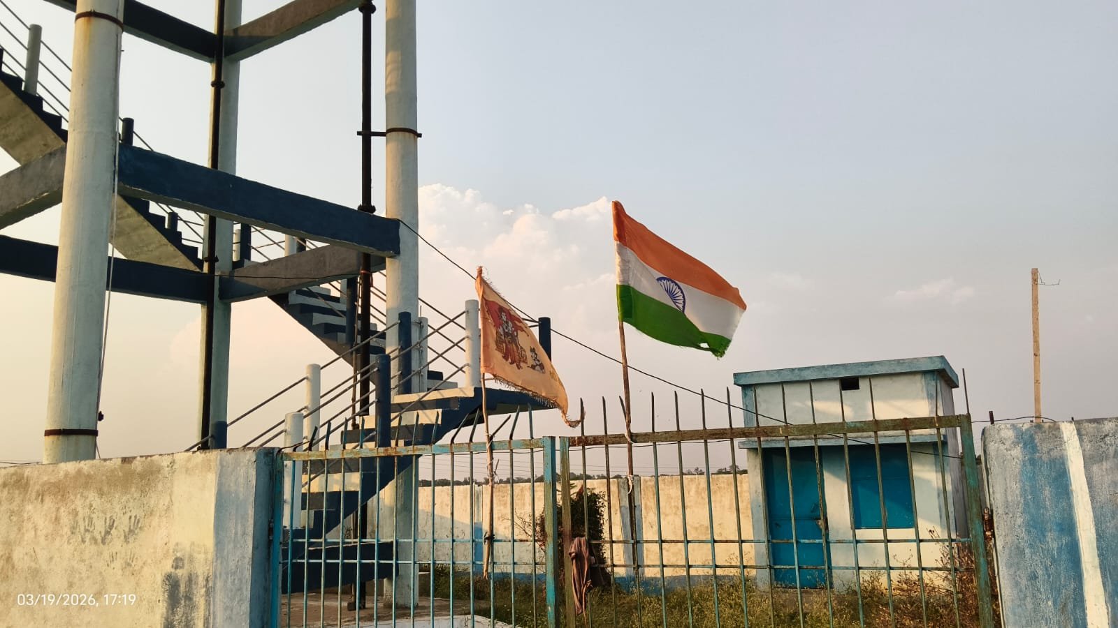 साजा विधायक के गृह ग्राम बीरनपुर में हो रहा राष्ट्र ध्वज का अपमान: