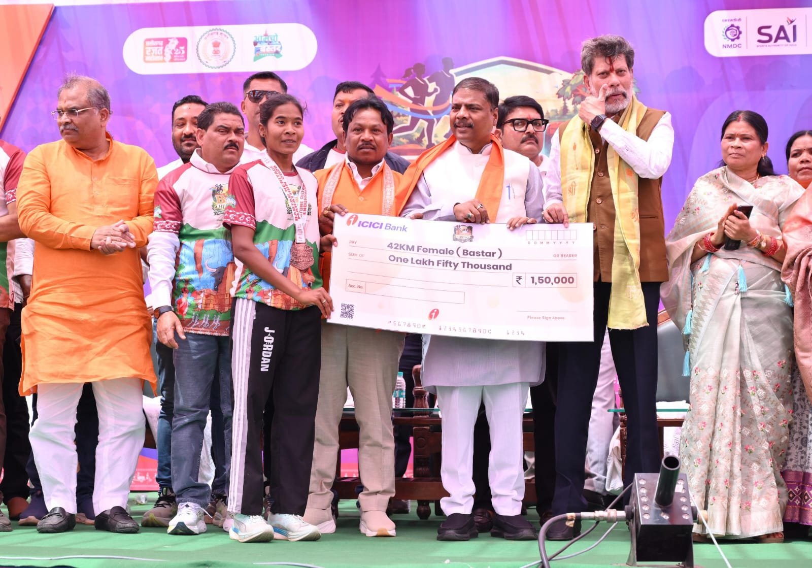 कुसुम ने दृढ़ इच्छाशक्ति और कठिन परिश्रम से बस्तर हैट्रिक मैराथन में लहराया जीत का परचम