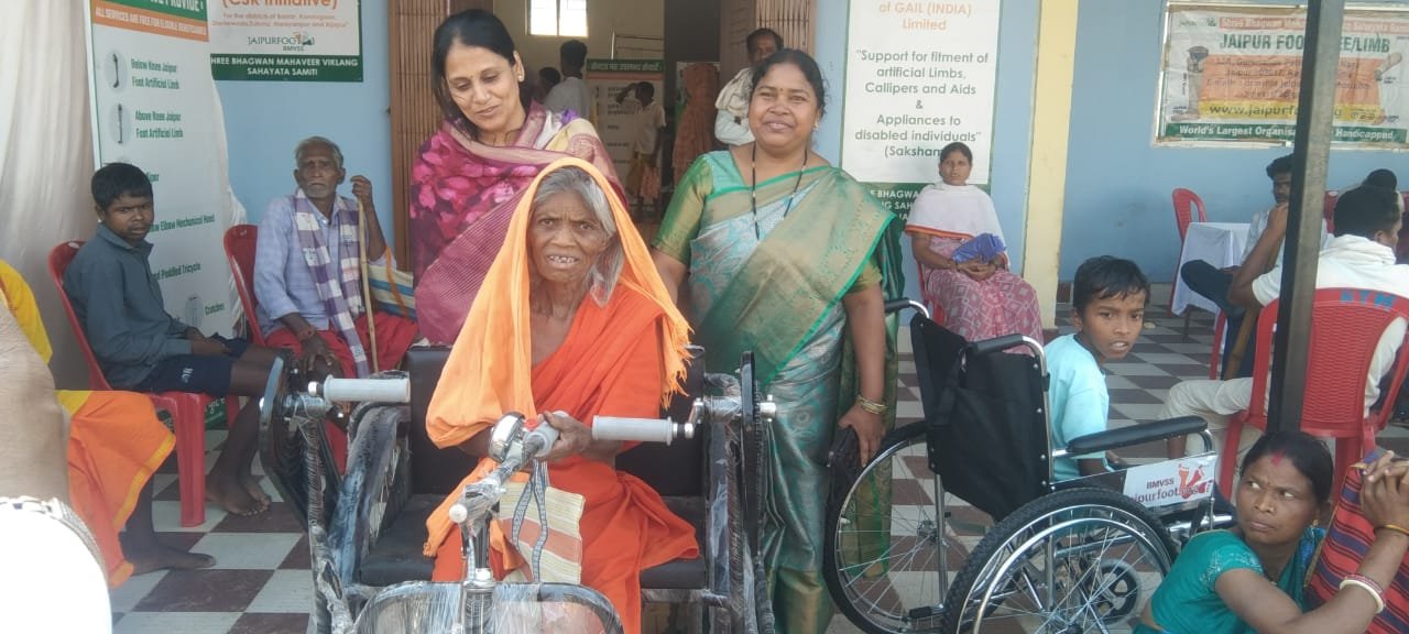 दूरस्थ अंचलों के दिव्यांगों को मिला सहारा