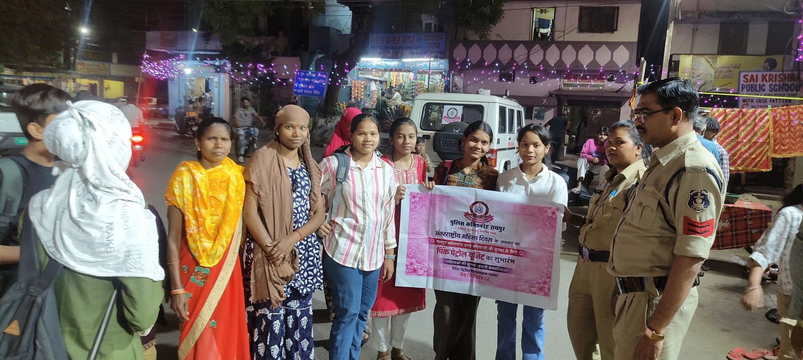 पुलिस कमिश्नरेट रायपुर नवरात्रि पर्व में पिंक पेट्रोल यूनिट द्वारा मंदिरों में जागरूकता एवं सुरक्षा अभियान
