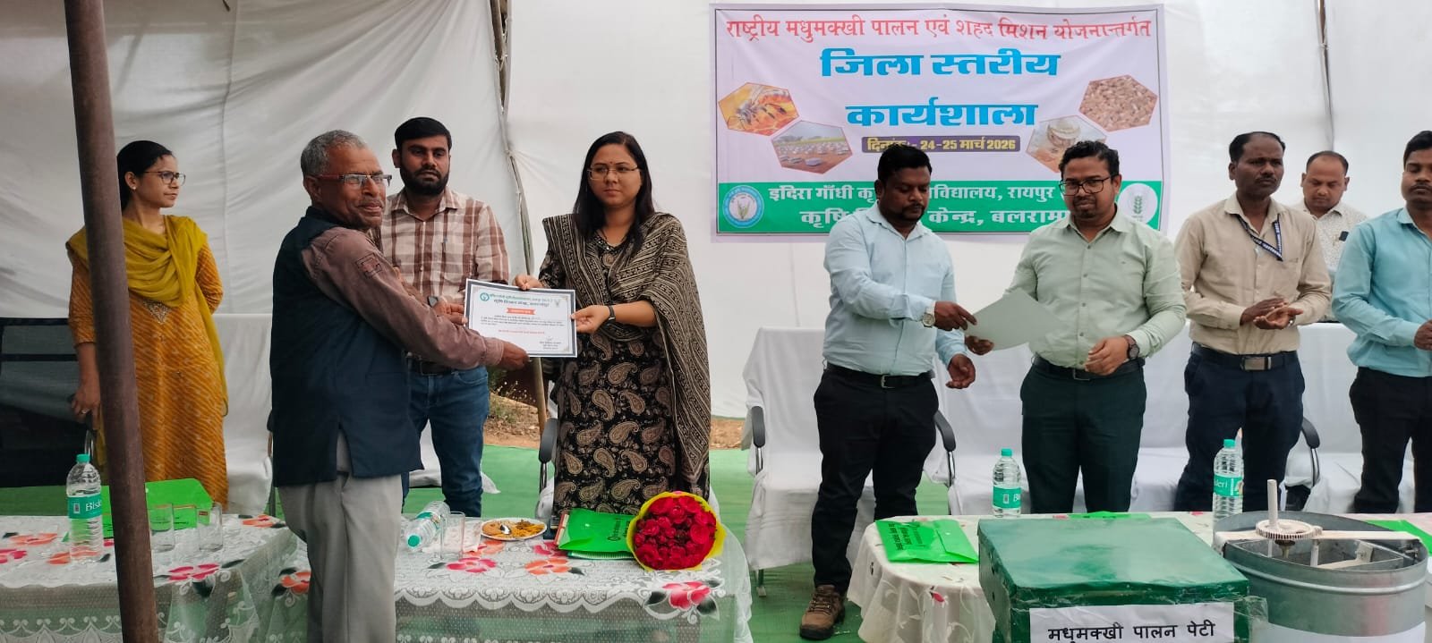 मधुमक्खी पालन से किसानों की आय में 20 से 25 प्रतिशत तक वृद्धि संभव