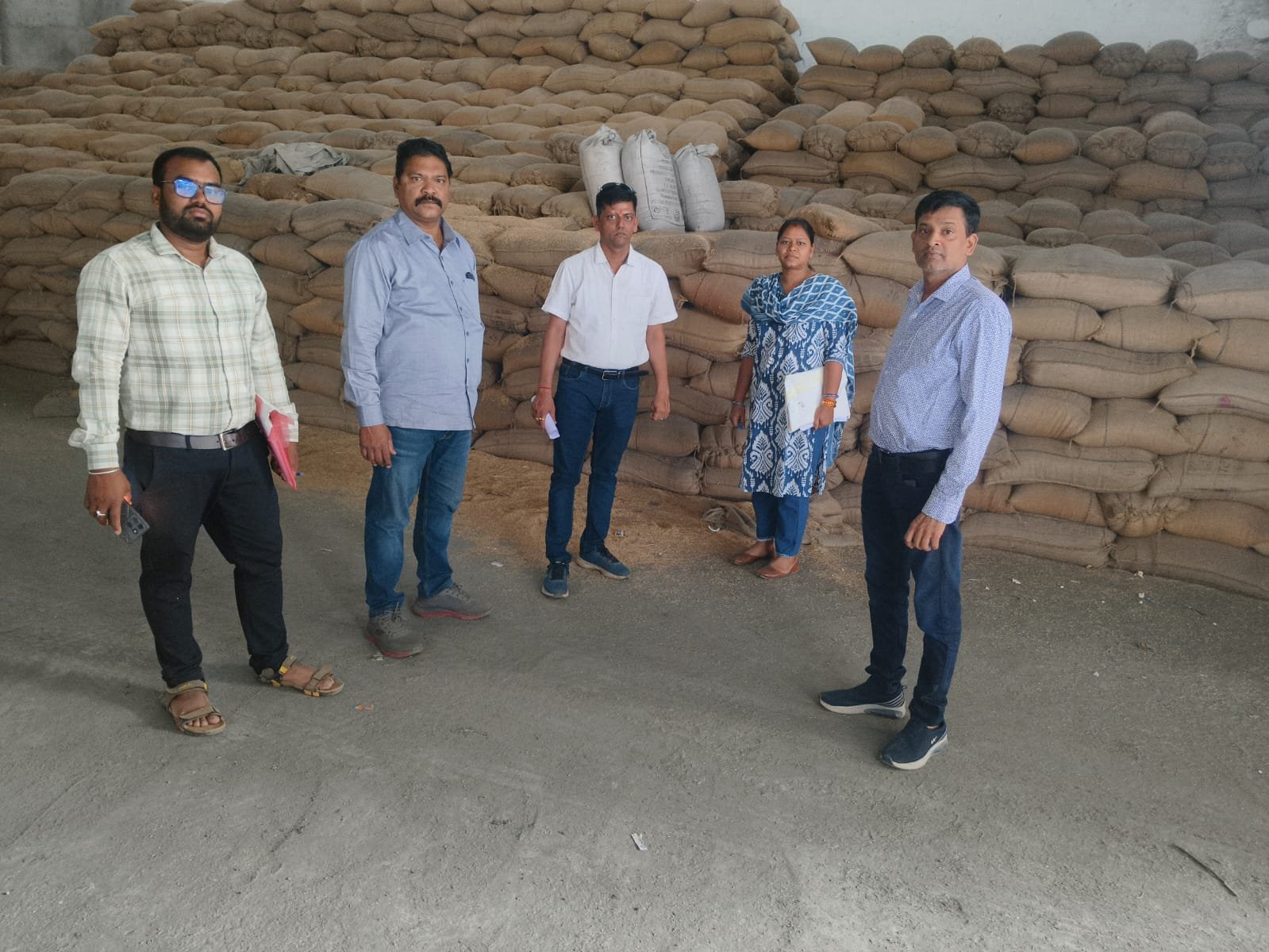 खाद्य विभाग की छापेमारी, राइस मिल में भारी स्टॉक गड़बड़ी पकड़ी गई