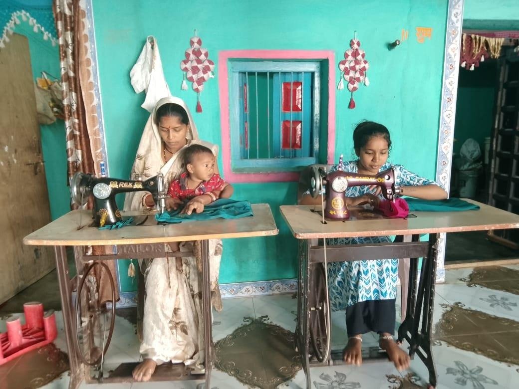 हौसला, हुनर और योजनाओं के सहारे महिलाएं बनीं आत्मनिर्भर