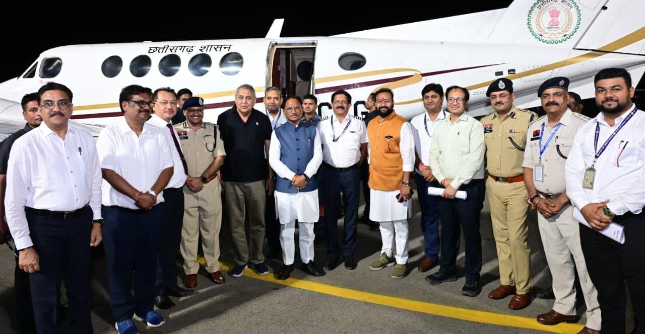 बिलासा देवी केवट एयरपोर्ट से रात्रि उड़ान सेवा का शुभारंभ: मुख्यमंत्री विष्णुदेव साय ने भरी पहली नाइट फ्लाइट