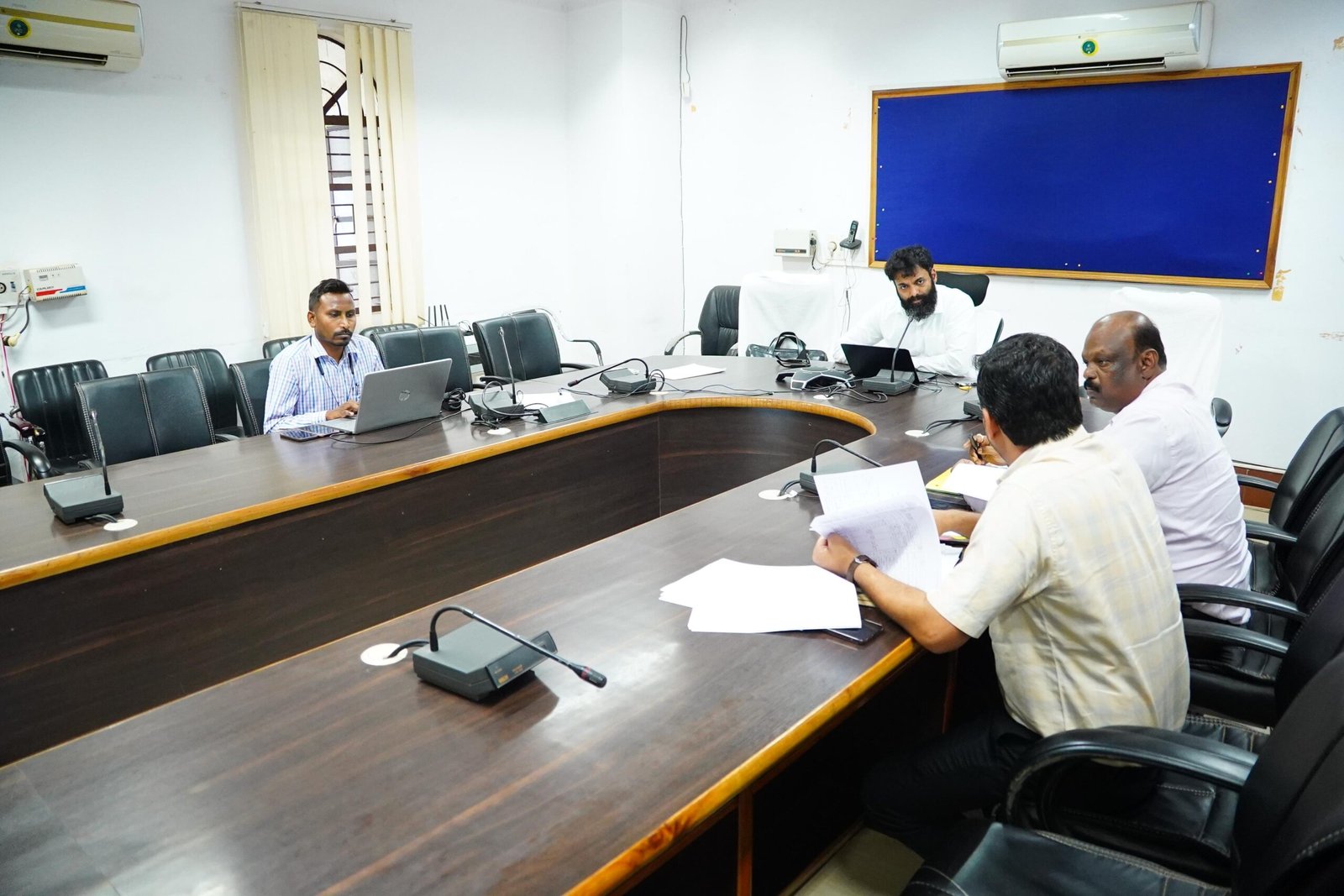 निर्माण कार्यों में गुणवत्ता और समयबद्धता पर जोर कलेक्टर रोहित व्यास ने पीएमजीएसवाई एवं एमजीएसवाई के कार्यों में तेजी लाने के दिए निर्देश