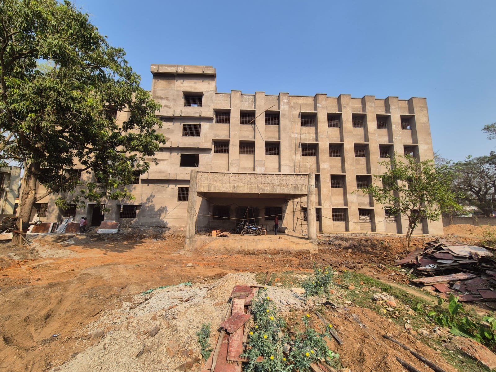 जशपुर में स्वास्थ्य अधोसंरचना को मिल रही नई मजबूती जिला चिकित्सालय में 50 बिस्तरीय क्रिटिकल केयर ब्लॉक निर्माण अंतिम चरण में कुनकुरी में पब्लिक हेल्थ यूनिट निर्माण प्रगति पर