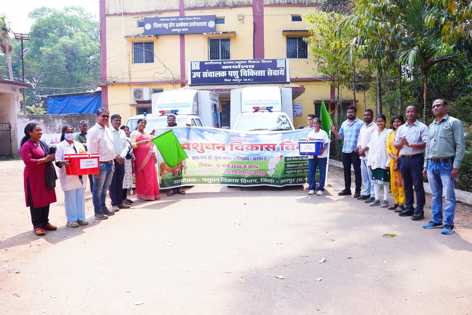 विधायक रायमुनी भगत ने पशुपालन विभाग की मोबाइल वेटरनरी यूनिट वैन को मैदानी क्षेत्रों के लिए किया रवाना 45 दिनों तक चलेगा अभियान