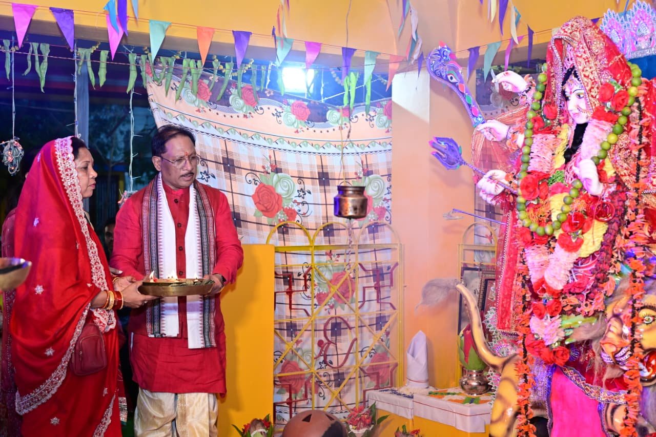 मुख्यमंत्री विष्णुदेव साय ने मां दुर्गा की पूजा-अर्चना कर प्रदेशवासियों की सुख-समृद्धि की कामना चैत्र नवरात्र पर बगिया में मां दुर्गा की स्थापना