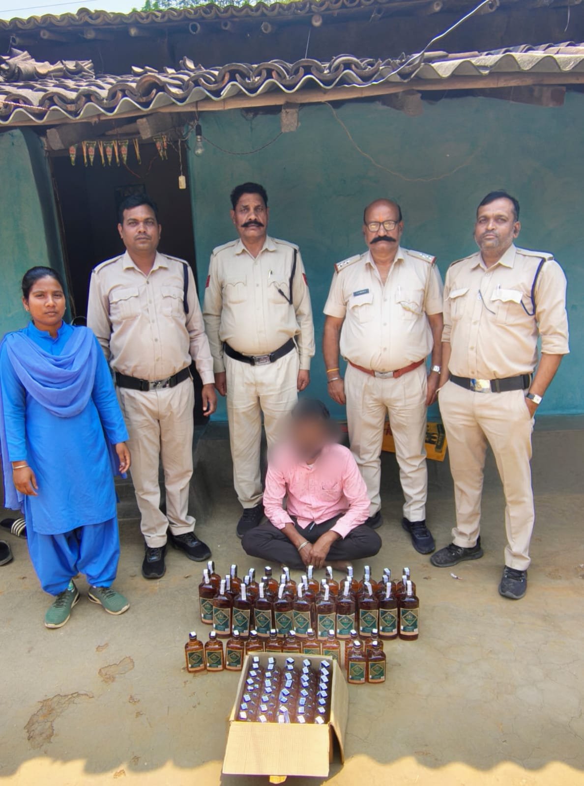 अवैध शराब के खिलाफ सख्त कार्रवाई जारी 30.800 लीटर देशी मदिरा के साथ एक आरोपी गिरफ्तार