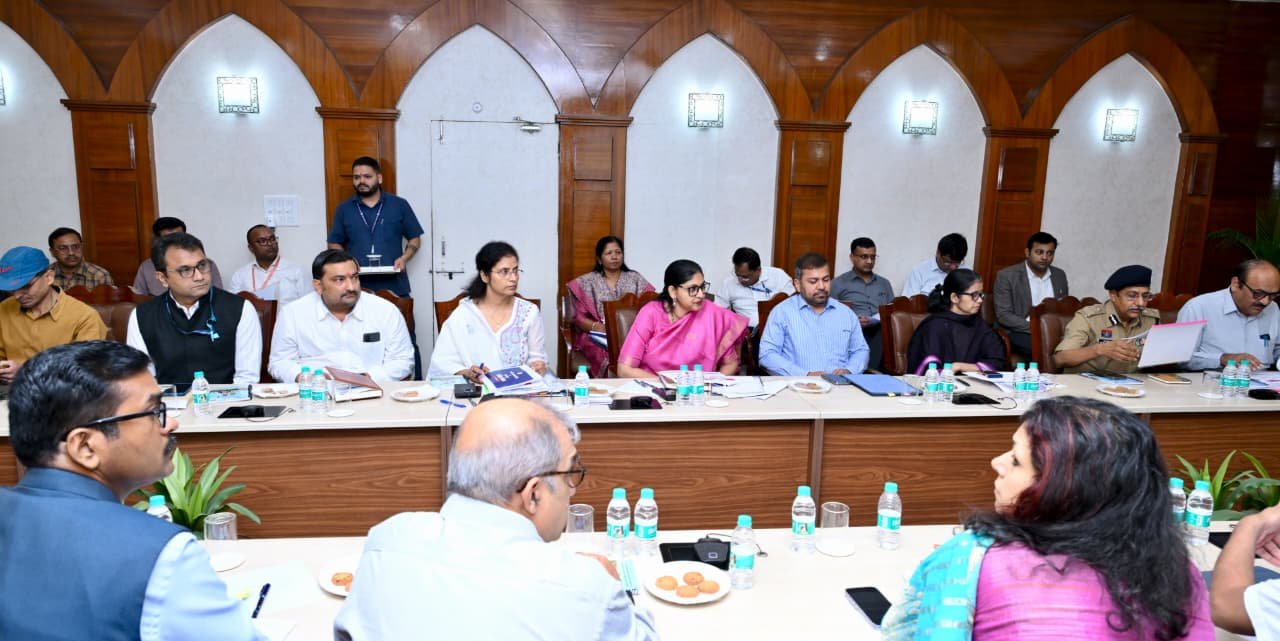 पश्चिम एशिया की परिस्थितियों पर मुख्यमंत्री ने वीडियो कॉन्फ्रेंसिंग के माध्यम से कमिश्नर, आईजी और कलेक्टरों को दिए निर्देश