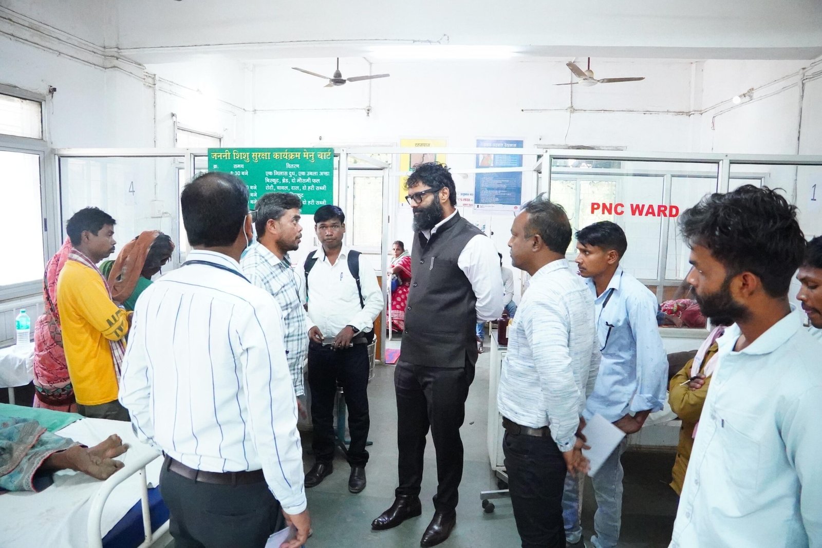 गोड़अम्बा में हुई बस दुर्घटना में घायल यात्रियों का कुनकुरी के सीएचसी और होली क्रॉस हॉस्पिटल में इलाज जारी