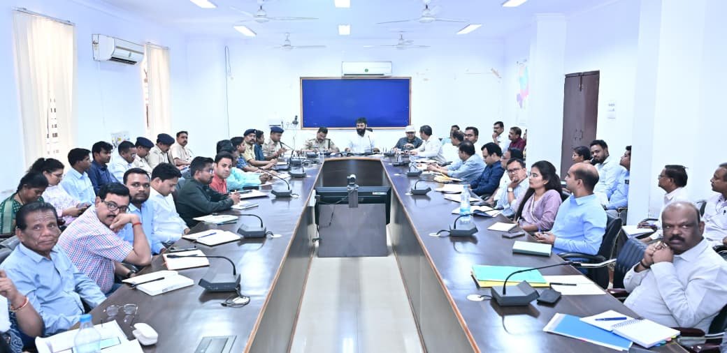 कलेक्टर  रोहित व्यास ने एनकॉर्ड के कार्यों की समीक्षा अवैध मादक पदार्थों की खेती और उत्पादन पर सख्त कार्यवाही के दिए निर्देश पीडीएस दुकानों में अनिवार्य रूप से सीसीटीवी कैमरे लगाने हेतु किया निर्देशित