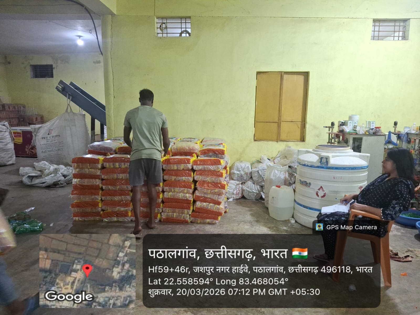 खाद्य प्रतिष्ठानों का संचालन खाद्य सुरक्षा एवं मानक अधिनियम के प्रावधानों के अनुसार किए जाने हेतु सतत् कार्यवाही जारी माँ आईस फैक्ट्री पत्थलगांव और रिलांयस स्मार्ट पांइट जशपुर में किए गए औचक निरीक्षण