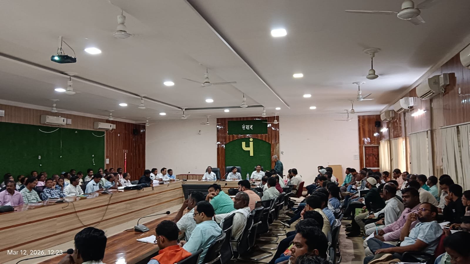 कृषि क्रांति एक्सपो की तैयारियों के लिए आपसी समन्वय और समयबद्ध तरीके से करें कार्यः जिला पंचायत सीईओ श्री अभिषेक कुमार जिला पंचायत सीईओ ने कृषि एवं संबद्ध विभागों की समीक्षा बैठक ली एग्रीस्टेक पंजीयन 15 दिनों में पूर्ण करने के निर्देश