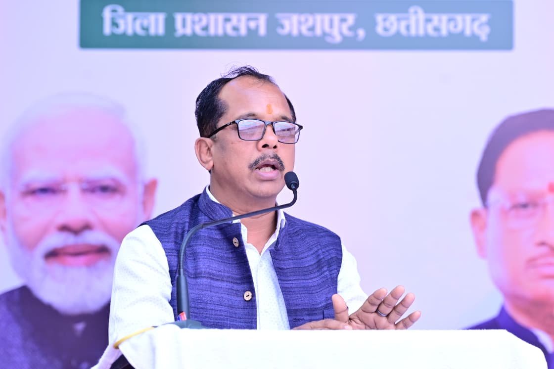 दीनदयाल उपाध्याय भूमिहीन कृषि मजदूर न्याय योजना: मजदूरों को आर्थिक संबल मुख्यमंत्री श्री साय ने भूमिहीन मजदूरों के खातों में अंतरित की 495 करोड़ रुपए से अधिक राशि जशपुर के 7 हजार से अधिक हितग्राहियों सहित प्रदेश के लाखों हितग्राही लाभान्वित जिले में कुनकुरी में हुआ जिला स्तरीय कार्यक्रम