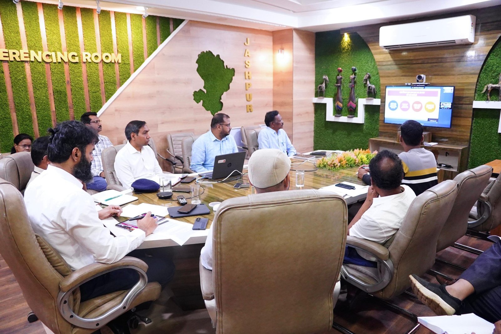 संपर्क नम्बर 1800-233-3663 अथवा 1967 एवं राज्य स्तरीय कंट्रोल रूम नंबर 0771-2511975 जिला कलेक्टर कार्यालय खाद्य शाखा में कंट्रोल रूम स्थापित किया गया है जिसका नंबर 9244011192 है । कलेक्टर ने आम नागरिकों से की अपील किसी भी प्रकार के अफवाह में न आए