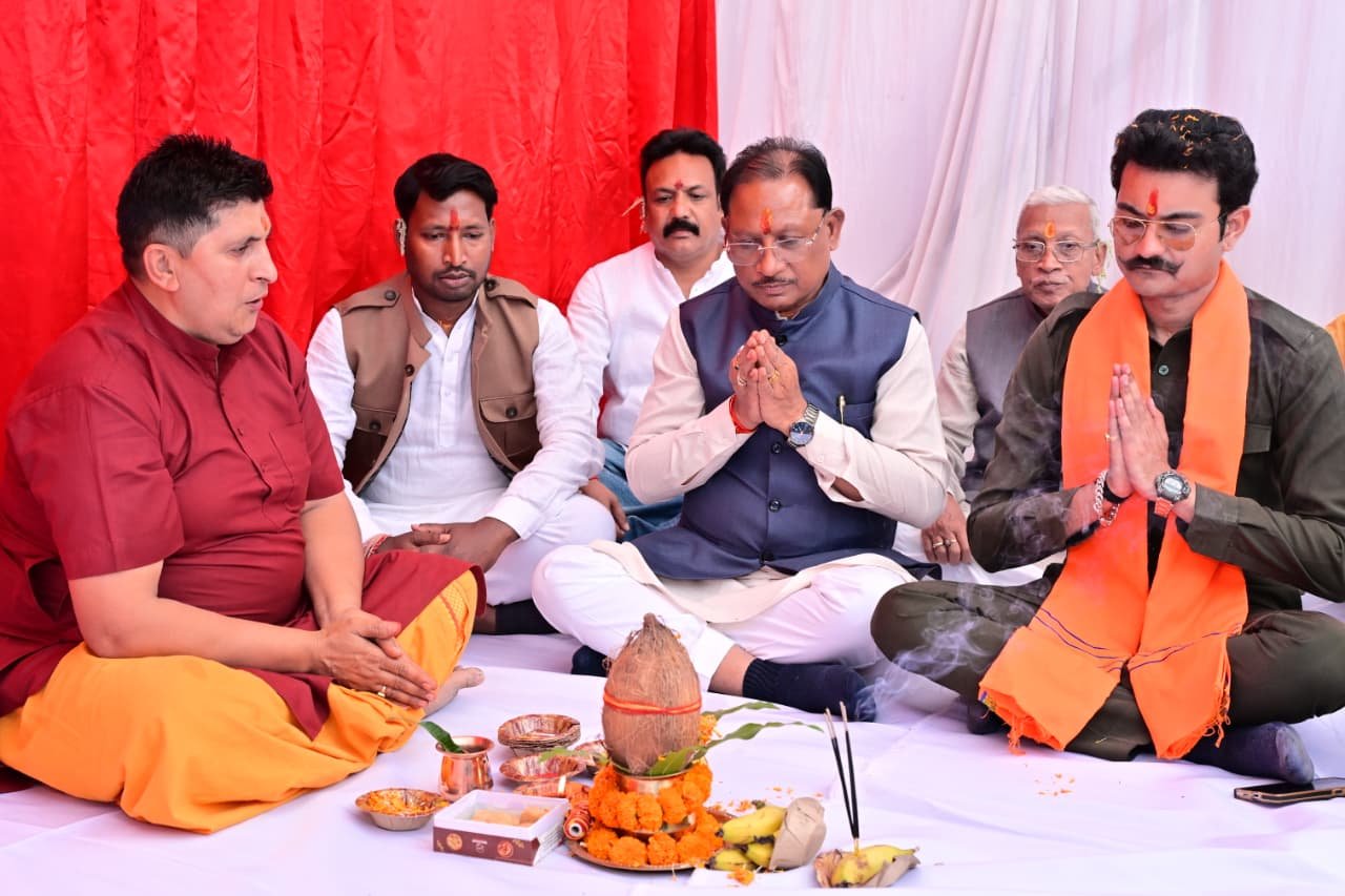 मुख्यमंत्री  विष्णुदेव साय ने 19.51 करोड़ रुपए लागत के 6 विकास कार्यों का किया भूमिपूजन जशपुरनगर के वार्ड क्रमांक 16 में ऑडिटोरियम निर्माण कार्य का हुआ भूमिपूजन