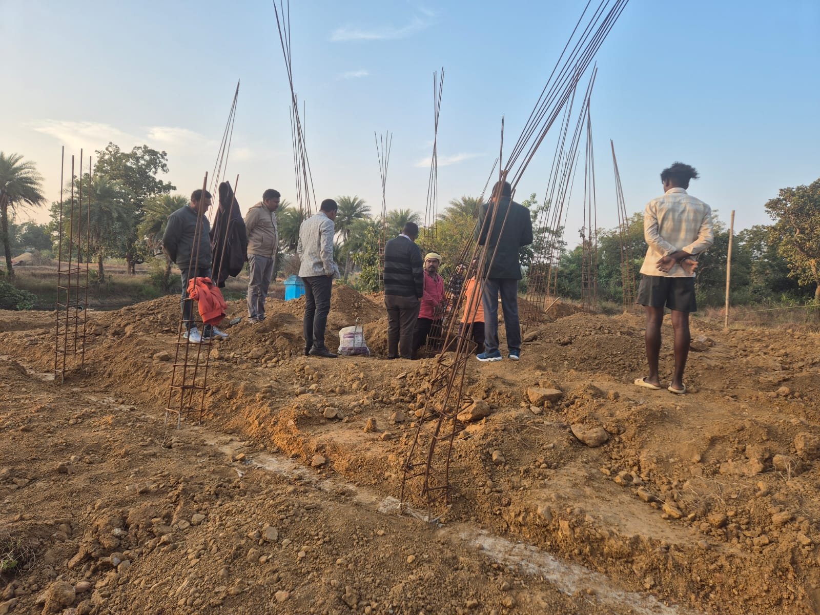 आंगनबाड़ी भवन निर्माण कार्य गुणवत्तापूर्ण, शिकायत पर जांच में कार्य संतोषप्रद पाया गया संयुक्त निरीक्षण में शासन के मापदण्डों के अनुरूप निर्माण की हुई पुष्टि