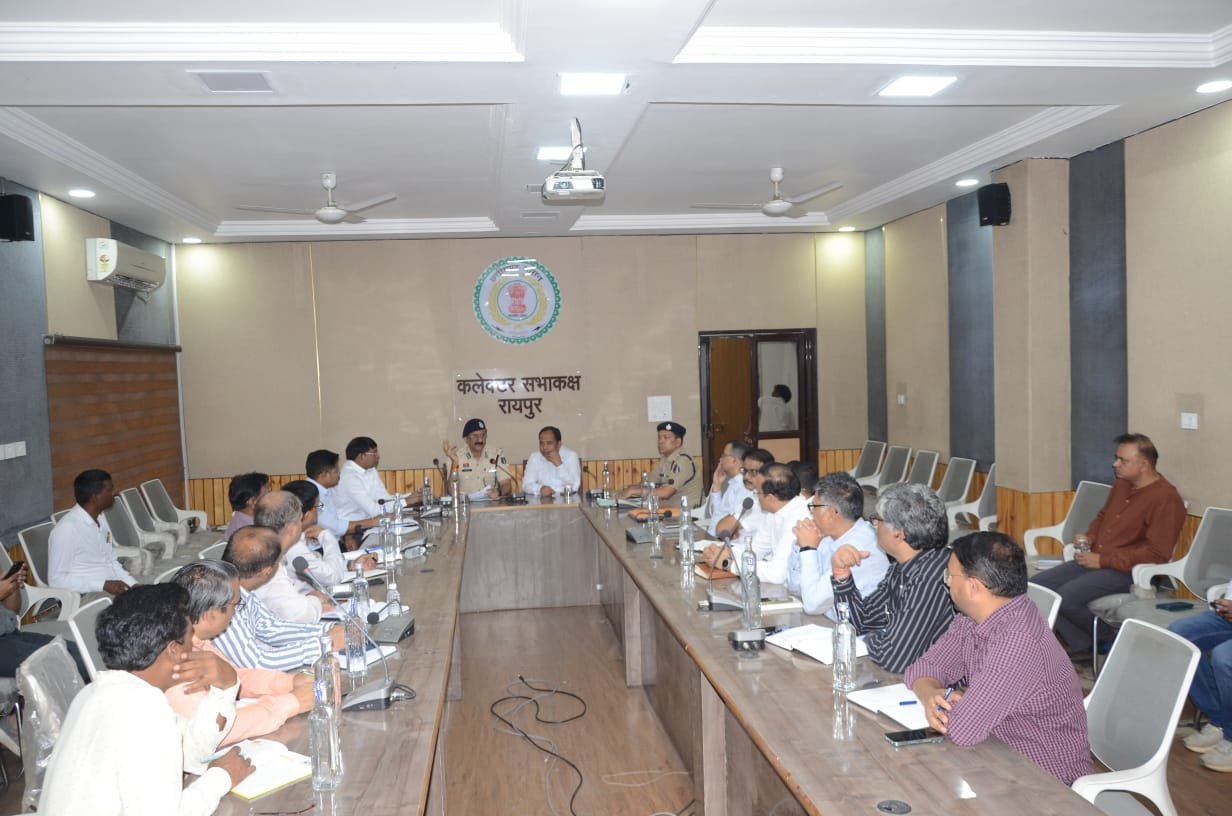 कानून व्यवस्था एवं मुख्यमंत्री कार्यक्रमों की तैयारियों को लेकर पुलिस कमिश्नर और कलेक्टर की हुई संयुक्त बैठक कहा – आयोजकों को अनिवार्य रूप से करना होगा वर्मा कमीशन का पालन