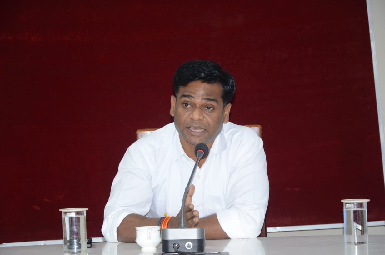 कलेक्टर के मार्गदर्शन में अग्नि सुरक्षा कार्यशाला, व्यापारियों को किया गया जागरूक गर्मी से पहले प्रशासन अलर्ट, व्यापारियों को सिखाए गए अग्नि सुरक्षा उपाय