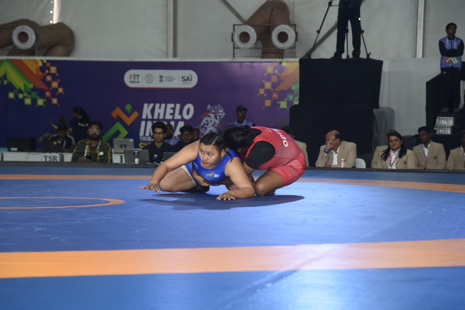 कुश्ती स्पर्धा के दूसरे दिन देशभर के खिलाड़ियों के बीच रोमांचक मुकाबला