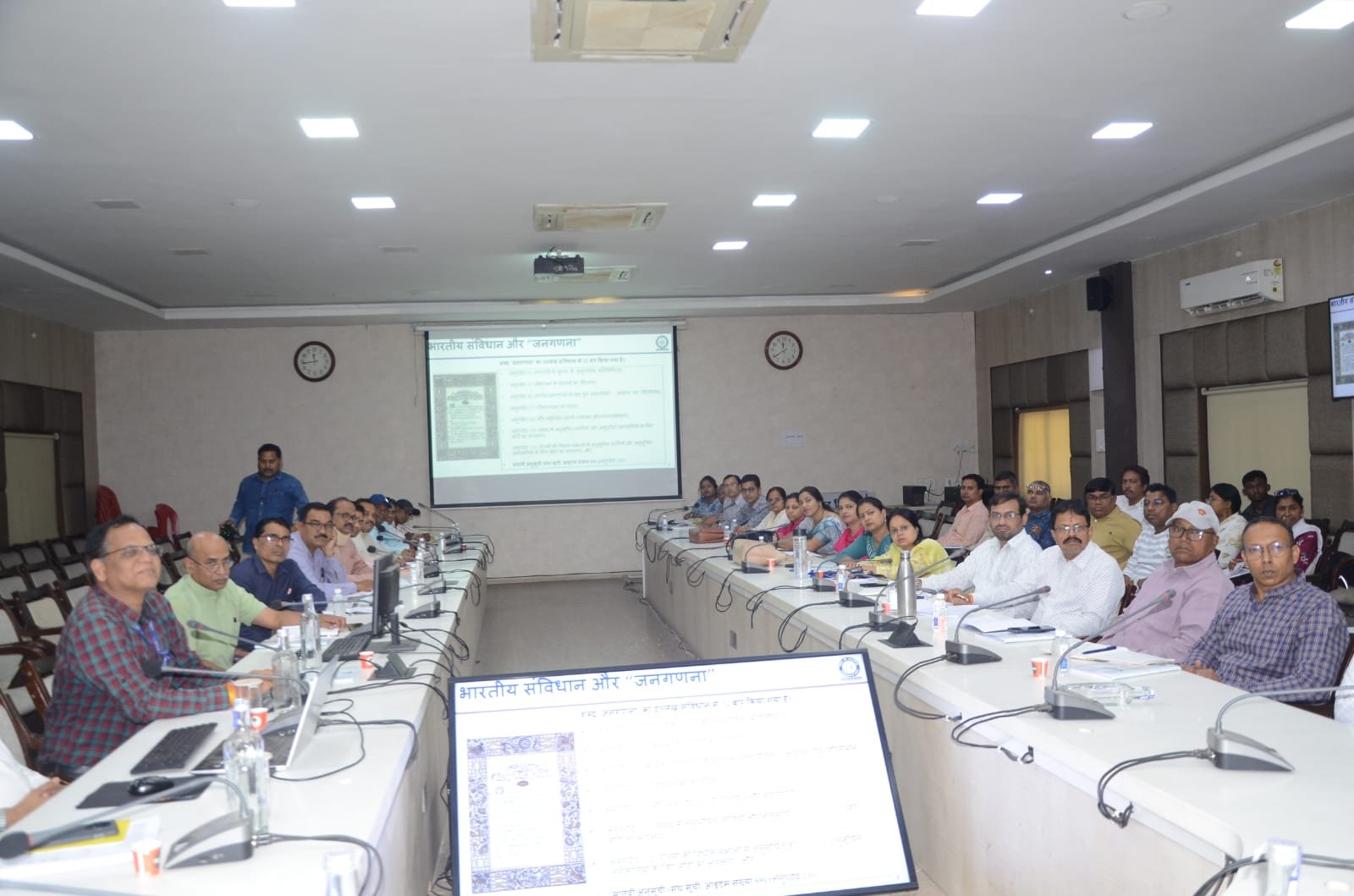 जनगणना 2027ः जनगणना से जन कल्याण जनगणना के फील्ड ट्रेनरों की हुई कार्यशाला संवेदनशीलता और सतर्कता से करें जनगणना का कार्य: कलेक्टर डॉ. गौरव सिंह